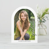 モダンな手書きスクリプトの写真入りアーチ型卒業パーティー招待状 招待状 (スタンド正面)