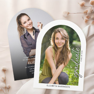 モダンな手書きスクリプトの写真 アーチ型の卒業パーティー招待状 招待状