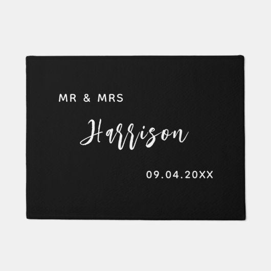 モダンな手書きモノグラム Mr & Mrs ブラック ドアマット (正面)