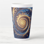 モダンな抽象芸術の宇宙、ロイヤルブルーとゴールドの渦巻き カフェラテマグ (正面)