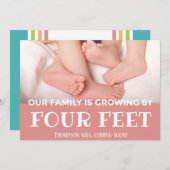 モダンな採用の新生児4つの足のピンクの成長 案内状 (正面/裏面)