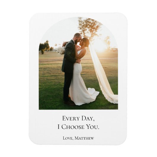 モダンな新婚カップルの結婚記念日の写真 マグネット (縦)