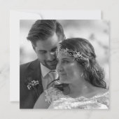 モダンな新婚夫婦のブラック＆ホワイト写真感謝カード (裏面)