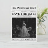 モダンな新聞スタイルのキンセアニエラ写真を使ったSave the Date 招待状 (スタンド正面)