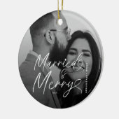 モダンな既婚者と幸せな新婚のクリスマス セラミックオーナメント (左)