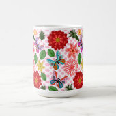 モダンな春の庭の蝶の花のデザイン コーヒーマグカップ (中央)