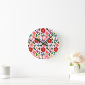 モダンな春の庭の蝶の花柄 ラウンド壁時計 (ホーム)