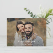 モダンな書体と写真のエンゲージメントパーティー 招待状 (スタンド正面)