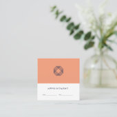 モダンな最小主義のきれいなタイポグラフィのアポイントメント スクエア名刺 (スタンド正面)