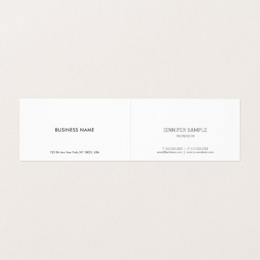 モダンな最小主義のエレガントでシンプルな専門の上品 名刺 (内部フラット)