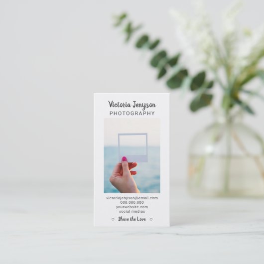 モダンな最小主義の灰色のカメラマンのトレンディーの写真 名刺 (スタンド正面)