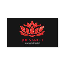 モダンな最小主義の黒く赤いはすヨガのインストラクター