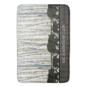 モダンな樺の木の森林ロッジはnのバッファローの格子縞に耐えます バスマット (正面縦)