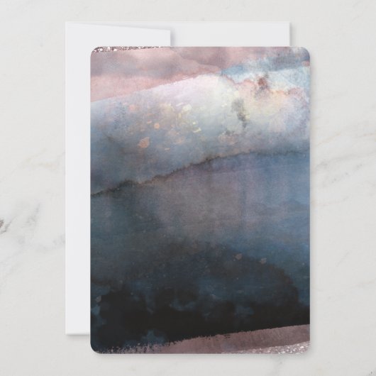 モダンな水彩画の青とローズゴールドのピンクのウェディング 招待状 (裏面)