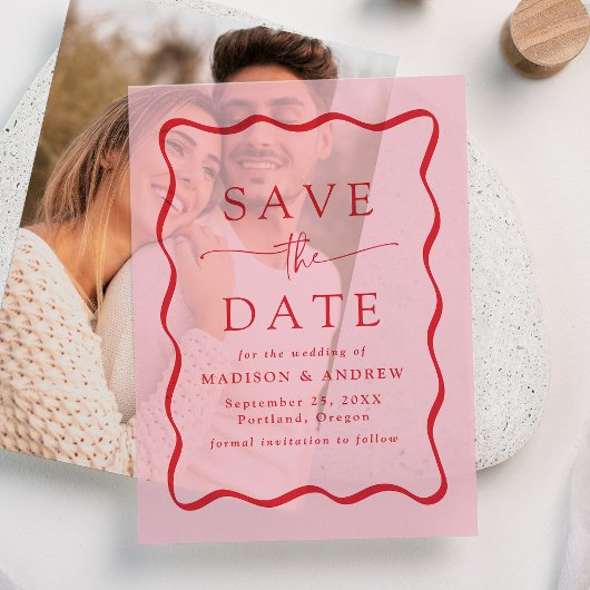 モダンな波状の赤いフレームの結婚式Save the Date ベラム紙招待状