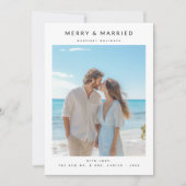 モダンな海岸の幸せな新婚夫婦の写真 シーズンカード (正面)