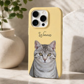 モダンな猫の写真と手書き風ネームプレート ゴールデンイエロー iPhoneケース