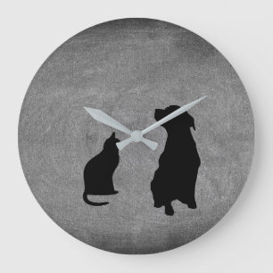 モダンな猫及び犬。 黒板のシルエットペット ラージ壁時計