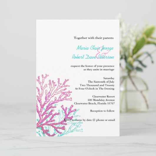 モダンな珊瑚のビーチの行先の結婚式招待状 招待状 (スタンド正面)