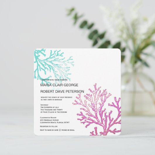 モダンな珊瑚のビーチの行先の結婚式招待状 招待状 (スタンド正面)