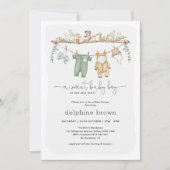 モダンな男の子のベビーシャワーのためのおしゃれなベビー服の招待状 招待状 (正面)