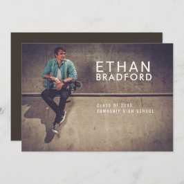 モダンな男性のスタイリッシュな写真 卒業パーティー 招待状