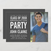 モダンな男性の卒業生|の灰色の卒業パーティー 招待状 (正面/裏面)