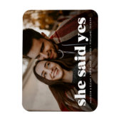 モダンな白いタイポグラフィーの写真でSave the Date マグネット (縦)
