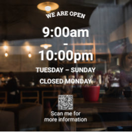 モダンな白い店舗営業時間＋QRコード ウィンドウサイン