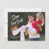 モダンな白い筆記体 Save the Date フォトカード 招待状 (正面)