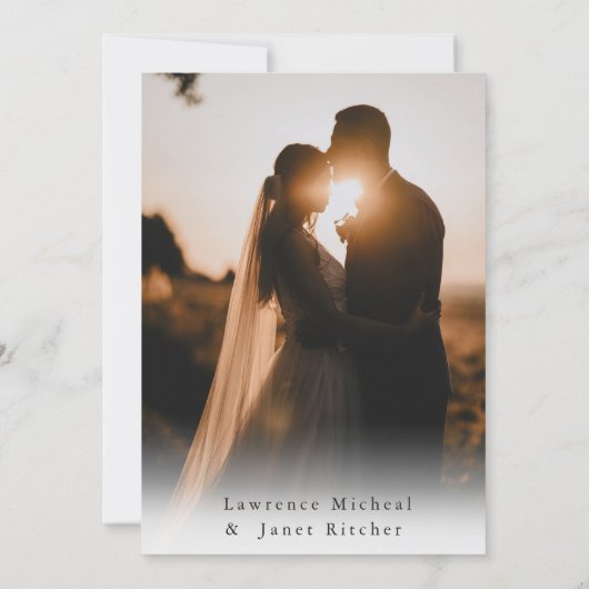 モダンな白のミニマルな写真があなたを誘う セーブザデート (裏面)