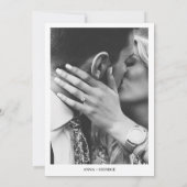 モダンな白黒写真 ウェディング ポスター デザイン セーブザデート (裏面)