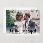 モダンな私たちは婚約 フォトスクリプトエンゲージメント 案内ポストカード (正面/裏面)