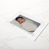 モダンな筆記体と箔押しのシンプルな誕生報告 箔招待状 (回転した状態)