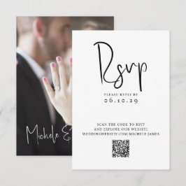 モダンな筆記体フォントのタイポグラフィと結婚式サイトQRコード、裏面の写真が特徴的なモダンな黒白RS 出欠カード