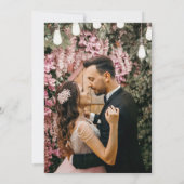 モダンな紙吹雪 花びら ピンク ウェディング フォト 招待状 (裏面)