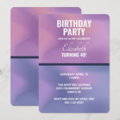 モダンな紫とピンクの渦巻く抽象的な誕生日 招待状 (正面/裏面)