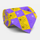 モダンな紫と金の市松模様の花柄 ネクタイ (ロール)