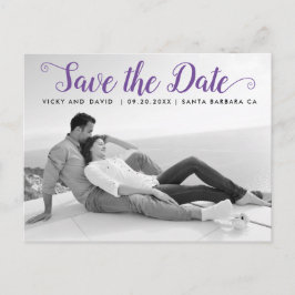モダンな紫のスクリプト結婚式 Save the Date フォト ポストカード