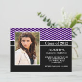 モダンな紫色のシェブロンの写真の卒業パーティー 招待状 (スタンド正面)