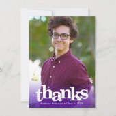 モダンな紫色の写真を使った大胆なタイポグラフィーの卒業デザイン サンキューカード (正面)