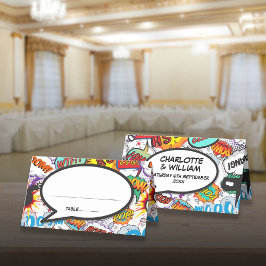 モダンな結婚式にぴったりな、カラフルなタイポグラフィのコミックブック風デザイン プレイスカード