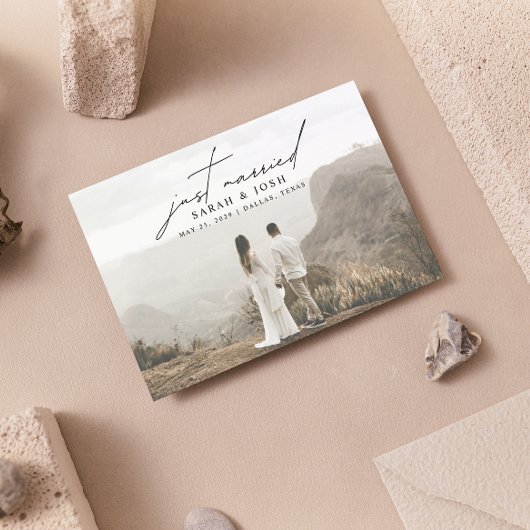 モダンな結婚式のお知らせ3枚の写真とQRコード 案内状