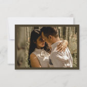 モダンな結婚式のためのブラウンRSVP QRコードカード 出欠カード (裏面)