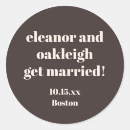 モダンな結婚式のカスタムデザインにぴったりなボールドタイポグラフィ ウォームブラウン ラウンドシール