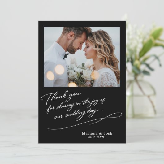 モダンな結婚式のスクリプト 2枚の写真入り御礼カード サンキューカード (スタンド正面)