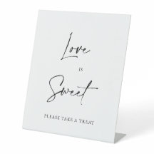 モダンな結婚式のデザートバーのためのミニマルなサイン「Love Is Sweet」