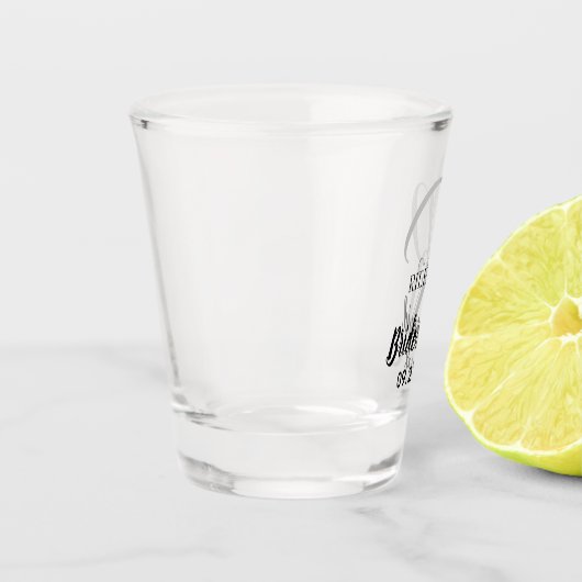 モダンな結婚式のモノグラムのエレガントな新婦付添人 ショットグラス (左)