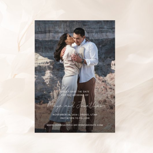 モダンな結婚式の写真 セーブザデート