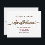 モダンな結婚式の報告スタイルでおしゃれに！「Tying the Knot」おふたりの結婚式のご案内 セーブザデート<br><div class="desc">berryberrysweet.comのモダンな「Tying The Knot」デザインの楽しい結婚式の事前お知らせカードで、ニュースを広めましょう。</div>